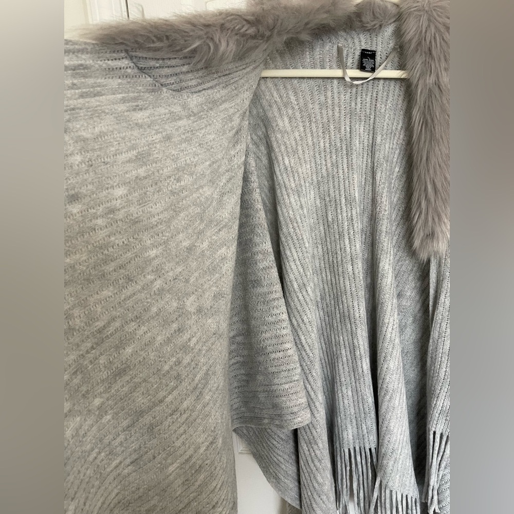 Mixit Soft Light Gray Open Knit Poncho with Faux Fur Trim - Picture 4 of 6